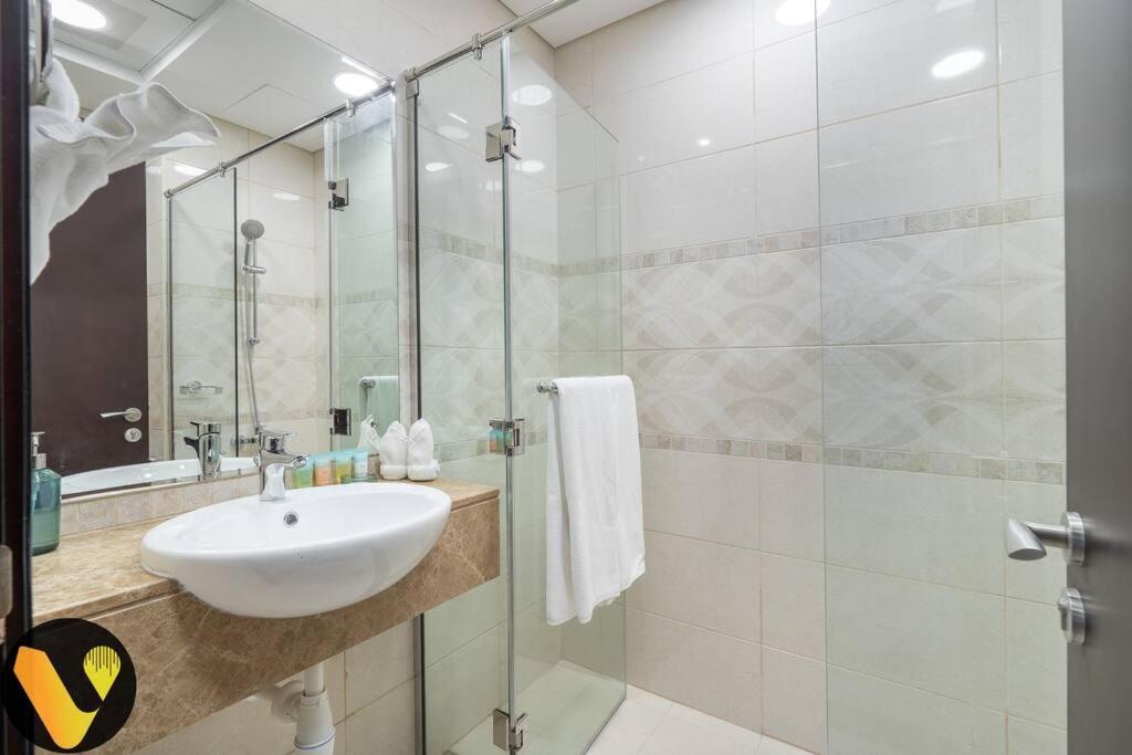 Vogue Court Tower Near Burj Khalifa Mall Appartement